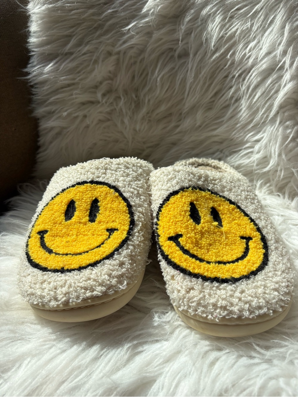 Cozy Smile Slippers - Cream with Yellow Smiley